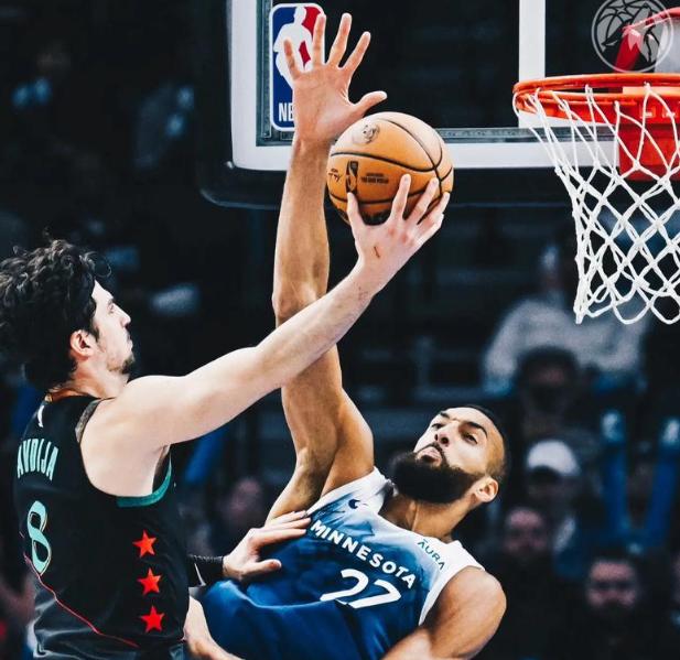 包含爵士vs尼克斯，戈贝尔生涯新高篮板刷新纪录的词条