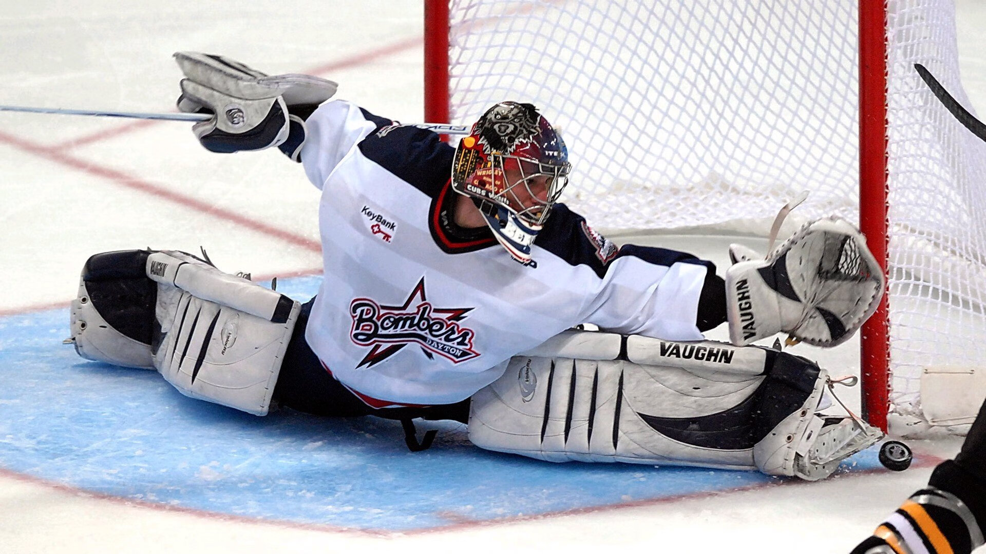 赛道上的孤勇者，塞恩斯扛起全队，红牛二队横扫哈斯车队